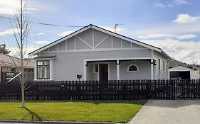 Te Waiharakeke Holiday Home